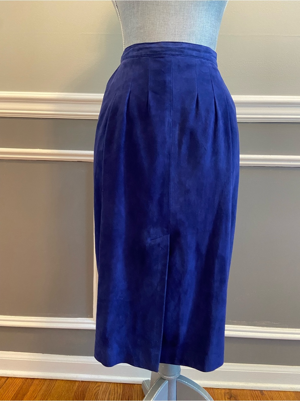 Vintage Blue Suede Leather Skirt Women’s Size Small Pleated Front w/ Pockets